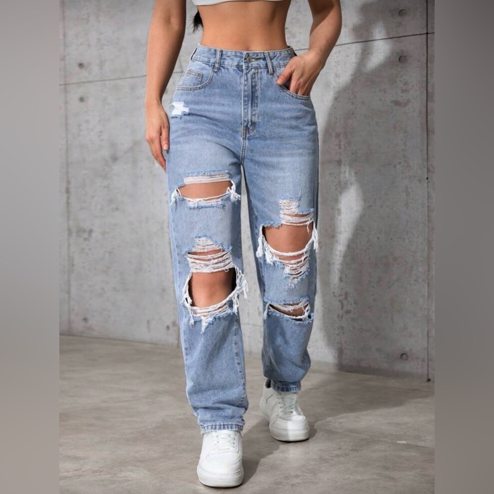 SHEIN Light Wash Distressed Mom Jean Size L